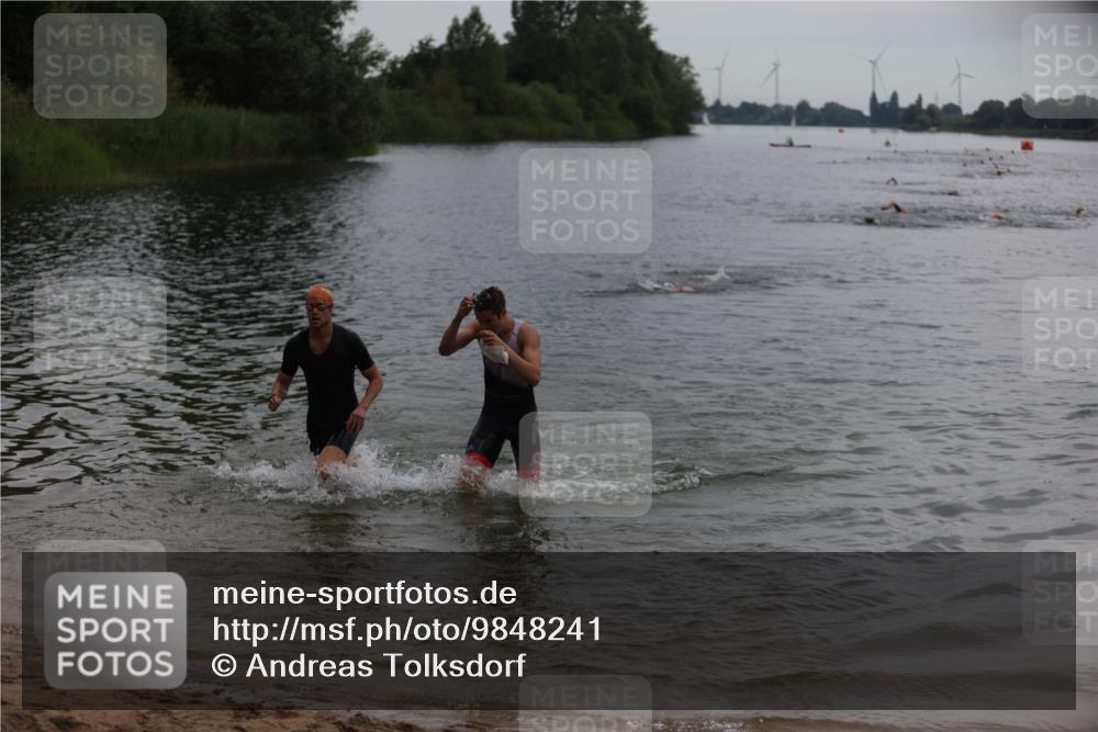 21.06.2026 - 29. Vierlanden-Triathlon Andreas Tolksdorf http://msf.ph/oto/9848241 21.06.2026 09:54:11 Schwimmen 311, 335, 378, 382 meine-sportfotos.de