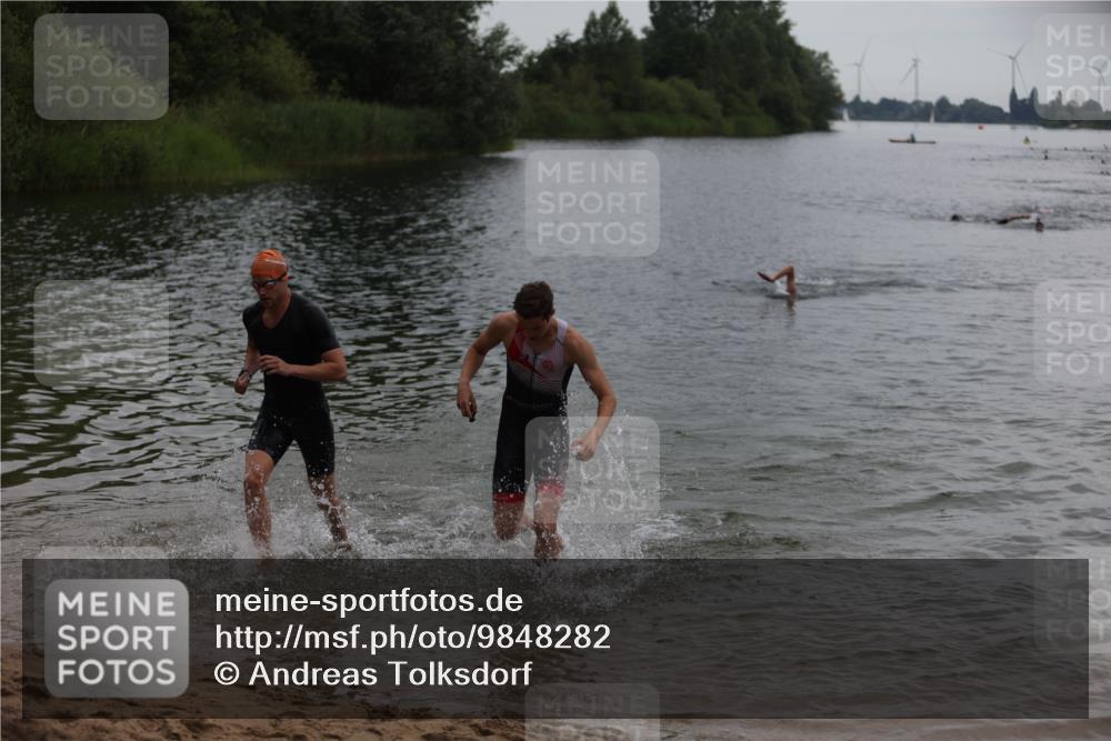 21.06.2026 - 29. Vierlanden-Triathlon Andreas Tolksdorf http://msf.ph/oto/9848282 21.06.2026 09:54:13 Schwimmen 311, 335, 378, 382 meine-sportfotos.de