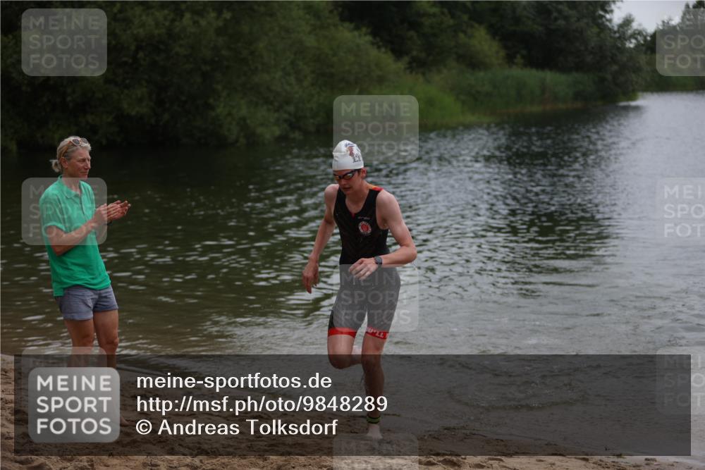 21.06.2026 - 29. Vierlanden-Triathlon Andreas Tolksdorf http://msf.ph/oto/9848289 21.06.2026 09:54:32 Schwimmen 387 meine-sportfotos.de