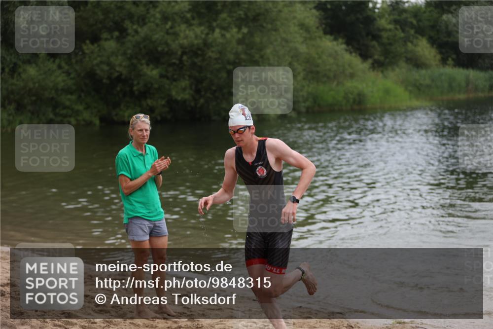 21.06.2026 - 29. Vierlanden-Triathlon Andreas Tolksdorf http://msf.ph/oto/9848315 21.06.2026 09:54:32 Schwimmen 387 meine-sportfotos.de