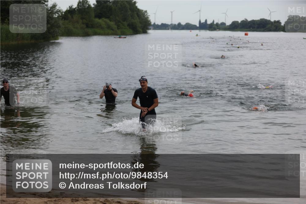 21.06.2026 - 29. Vierlanden-Triathlon Andreas Tolksdorf http://msf.ph/oto/9848354 21.06.2026 09:54:51 Schwimmen 339, 350, 362 meine-sportfotos.de