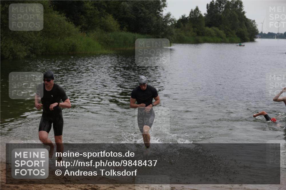 21.06.2026 - 29. Vierlanden-Triathlon Andreas Tolksdorf http://msf.ph/oto/9848437 21.06.2026 09:54:57 Schwimmen 324, 337, 339, 350, 362, 367, 379 meine-sportfotos.de
