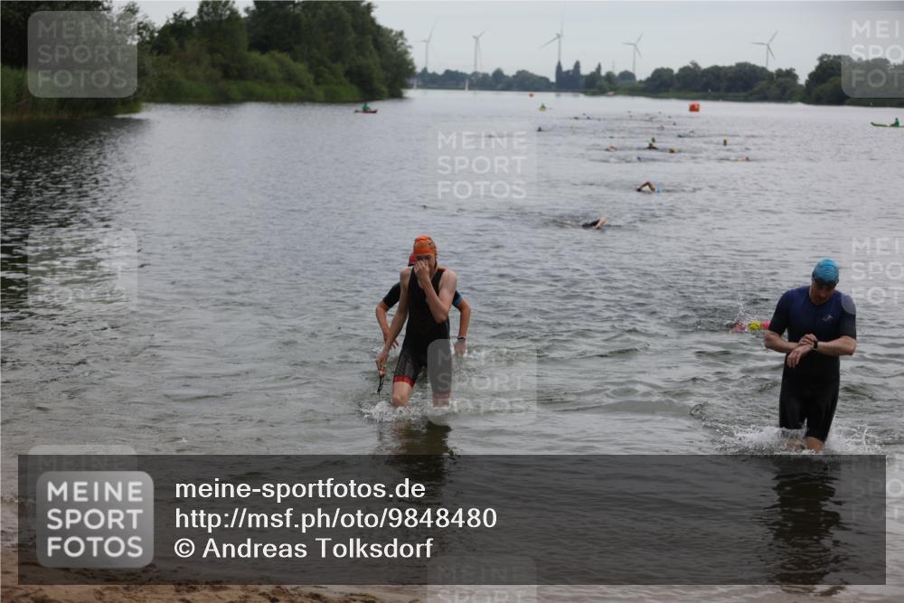 21.06.2026 - 29. Vierlanden-Triathlon Andreas Tolksdorf http://msf.ph/oto/9848480 21.06.2026 09:54:59 Schwimmen 324, 337, 350, 362, 367, 379 meine-sportfotos.de