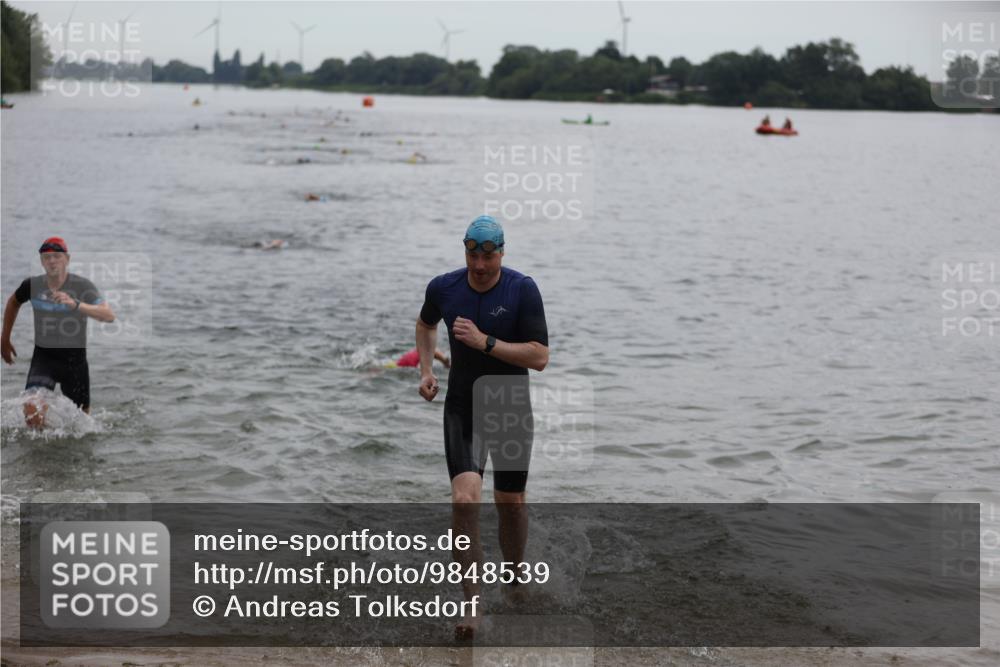 21.06.2026 - 29. Vierlanden-Triathlon Andreas Tolksdorf http://msf.ph/oto/9848539 21.06.2026 09:55:01 Schwimmen 324, 337, 350, 362, 367, 379 meine-sportfotos.de