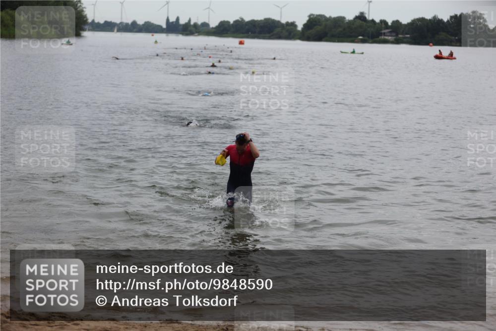 21.06.2026 - 29. Vierlanden-Triathlon Andreas Tolksdorf http://msf.ph/oto/9848590 21.06.2026 09:55:05 Schwimmen 324, 337, 367, 379 meine-sportfotos.de