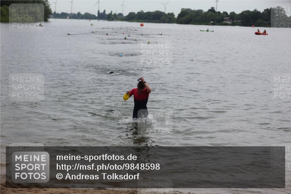 21.06.2026 - 29. Vierlanden-Triathlon Andreas Tolksdorf http://msf.ph/oto/9848598 21.06.2026 09:55:05 Schwimmen 324, 337, 367, 379 meine-sportfotos.de