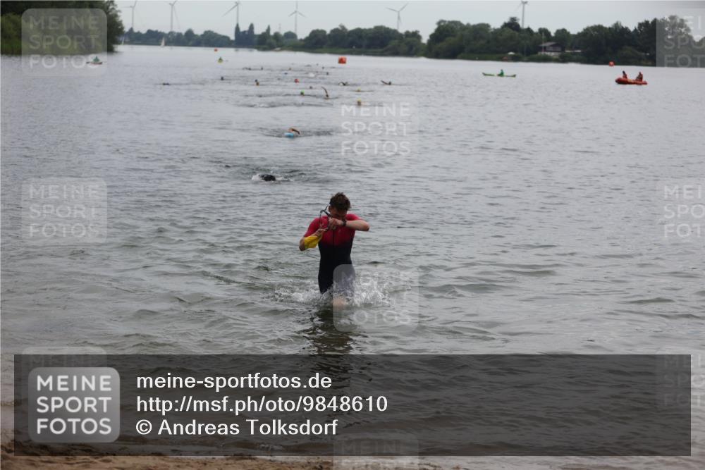 21.06.2026 - 29. Vierlanden-Triathlon Andreas Tolksdorf http://msf.ph/oto/9848610 21.06.2026 09:55:06 Schwimmen 324, 337, 367, 379 meine-sportfotos.de