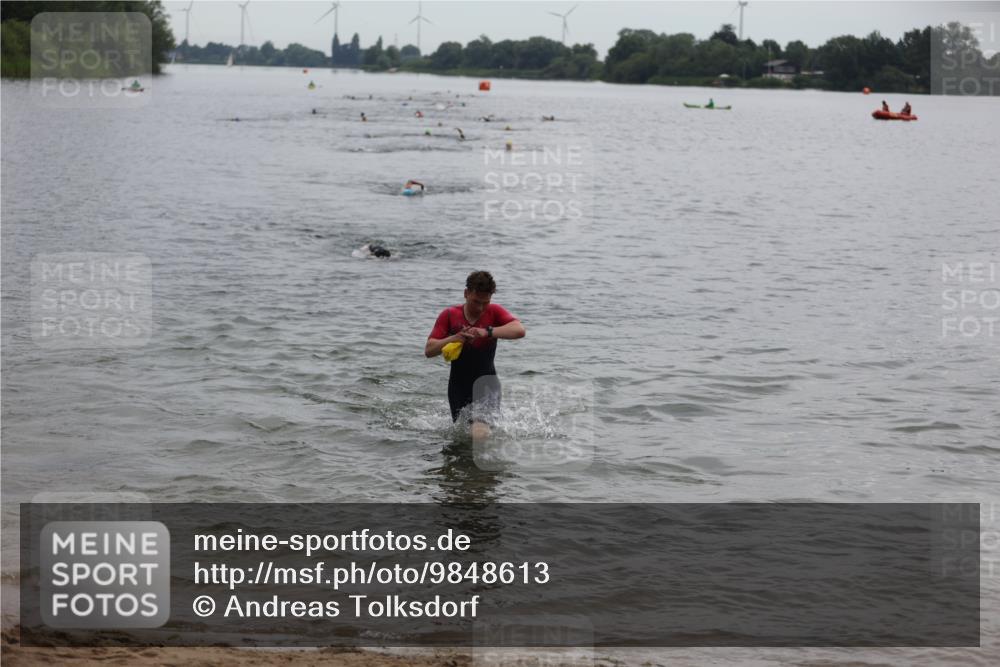 21.06.2026 - 29. Vierlanden-Triathlon Andreas Tolksdorf http://msf.ph/oto/9848613 21.06.2026 09:55:06 Schwimmen 324, 337, 367, 379 meine-sportfotos.de