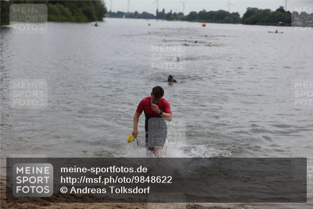 21.06.2026 - 29. Vierlanden-Triathlon Andreas Tolksdorf http://msf.ph/oto/9848622 21.06.2026 09:55:07 Schwimmen 324, 337, 367, 379 meine-sportfotos.de