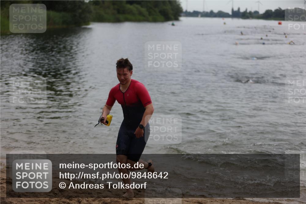 21.06.2026 - 29. Vierlanden-Triathlon Andreas Tolksdorf http://msf.ph/oto/9848642 21.06.2026 09:55:08 Schwimmen 324, 337, 367, 379 meine-sportfotos.de