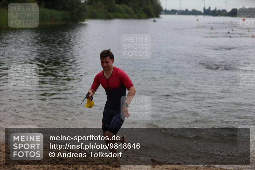 21.06.2026 - 29. Vierlanden-Triathlon Andreas Tolksdorf http://msf.ph/oto/9848646 21.06.2026 09:55:08 Schwimmen 324, 337, 367, 379 meine-sportfotos.de