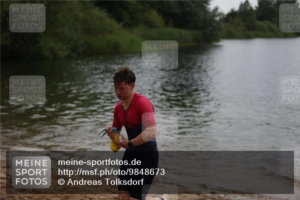 21.06.2026 - 29. Vierlanden-Triathlon Andreas Tolksdorf http://msf.ph/oto/9848673 21.06.2026 09:55:09 Schwimmen 324, 337, 367 meine-sportfotos.de