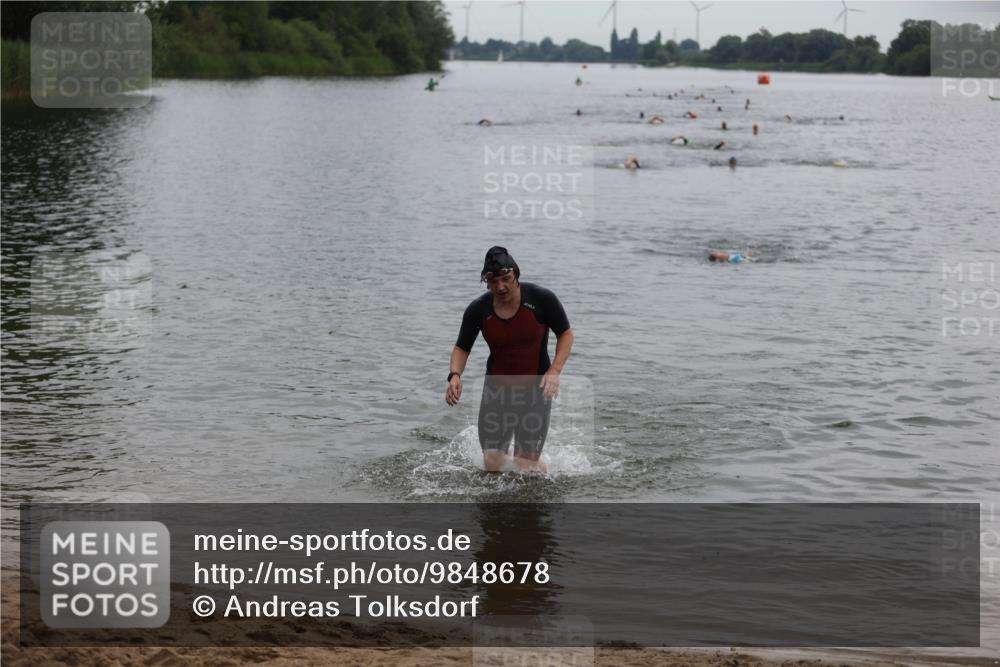 21.06.2026 - 29. Vierlanden-Triathlon Andreas Tolksdorf http://msf.ph/oto/9848678 21.06.2026 09:55:21 Schwimmen 323 meine-sportfotos.de