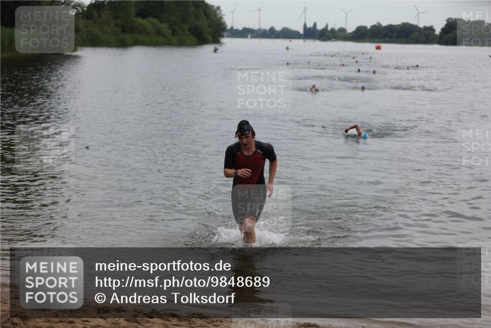 21.06.2026 - 29. Vierlanden-Triathlon Andreas Tolksdorf http://msf.ph/oto/9848689 21.06.2026 09:55:21 Schwimmen 323 meine-sportfotos.de