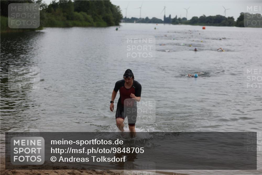 21.06.2026 - 29. Vierlanden-Triathlon Andreas Tolksdorf http://msf.ph/oto/9848705 21.06.2026 09:55:21 Schwimmen 323 meine-sportfotos.de