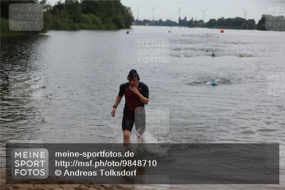 21.06.2026 - 29. Vierlanden-Triathlon Andreas Tolksdorf http://msf.ph/oto/9848710 21.06.2026 09:55:22 Schwimmen 323 meine-sportfotos.de