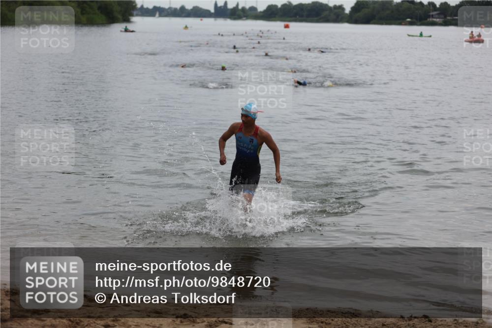 21.06.2026 - 29. Vierlanden-Triathlon Andreas Tolksdorf http://msf.ph/oto/9848720 21.06.2026 09:55:36 Schwimmen 376 meine-sportfotos.de