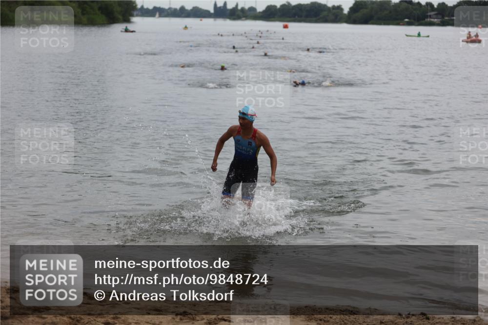 21.06.2026 - 29. Vierlanden-Triathlon Andreas Tolksdorf http://msf.ph/oto/9848724 21.06.2026 09:55:36 Schwimmen 376 meine-sportfotos.de
