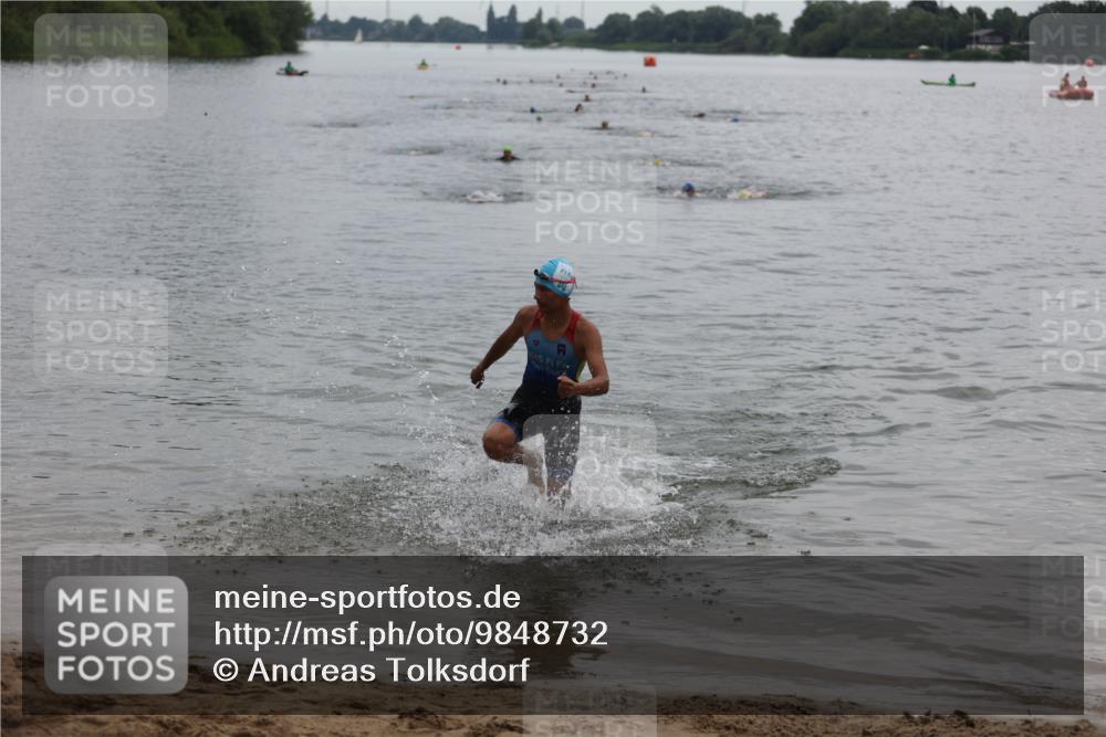 21.06.2026 - 29. Vierlanden-Triathlon Andreas Tolksdorf http://msf.ph/oto/9848732 21.06.2026 09:55:36 Schwimmen 376 meine-sportfotos.de