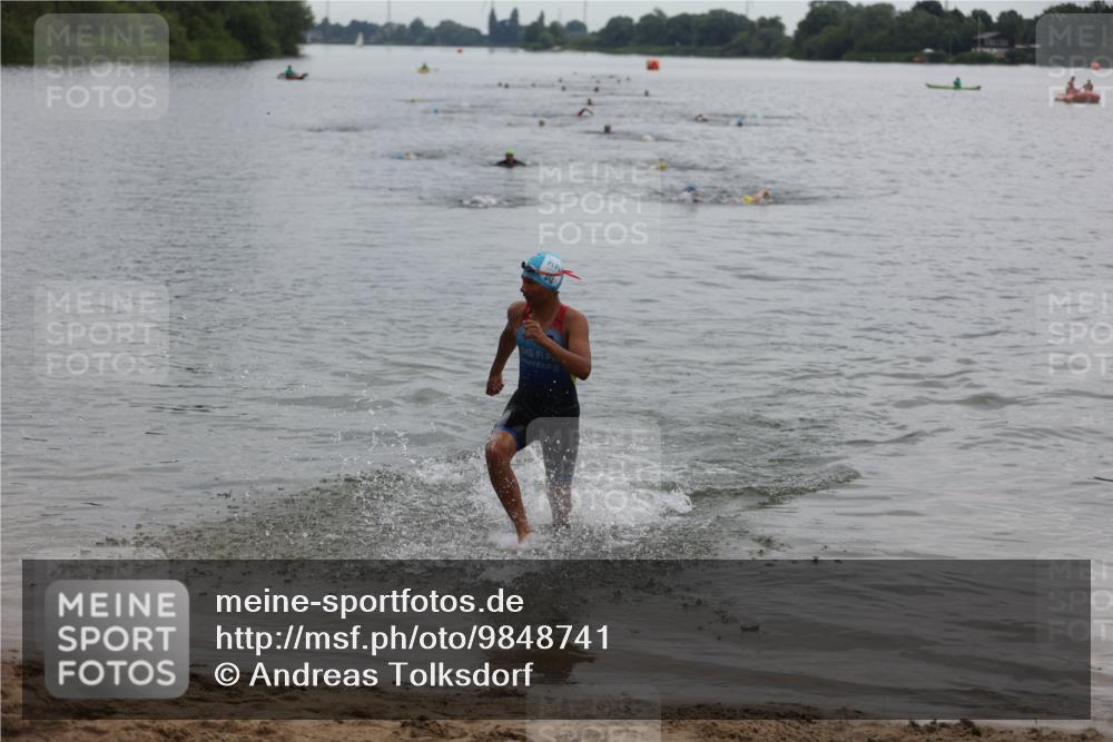 21.06.2026 - 29. Vierlanden-Triathlon Andreas Tolksdorf http://msf.ph/oto/9848741 21.06.2026 09:55:36 Schwimmen 376 meine-sportfotos.de