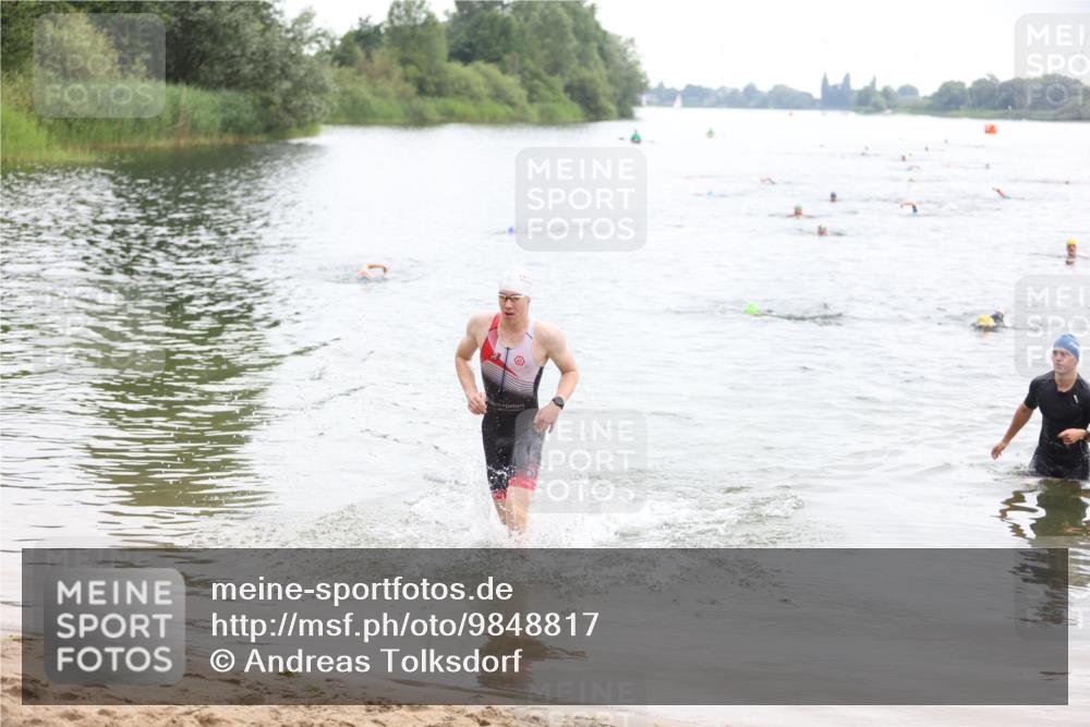 21.06.2026 - 29. Vierlanden-Triathlon Andreas Tolksdorf http://msf.ph/oto/9848817 21.06.2026 09:56:02 Schwimmen 329, 381, 389 meine-sportfotos.de