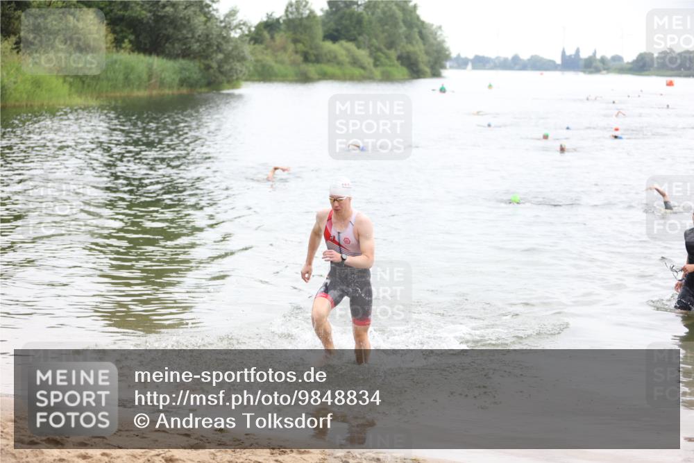21.06.2026 - 29. Vierlanden-Triathlon Andreas Tolksdorf http://msf.ph/oto/9848834 21.06.2026 09:56:03 Schwimmen 329, 381, 389 meine-sportfotos.de