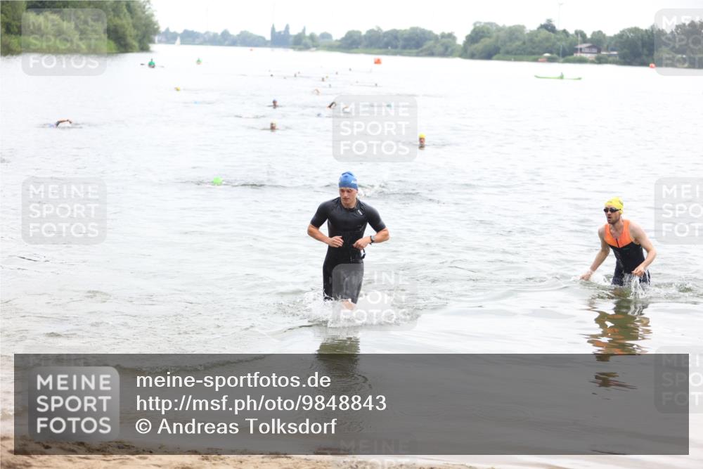 21.06.2026 - 29. Vierlanden-Triathlon Andreas Tolksdorf http://msf.ph/oto/9848843 21.06.2026 09:56:04 Schwimmen 329, 381, 389 meine-sportfotos.de