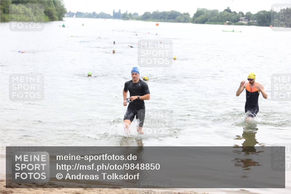 21.06.2026 - 29. Vierlanden-Triathlon Andreas Tolksdorf http://msf.ph/oto/9848850 21.06.2026 09:56:04 Schwimmen 329, 381, 389 meine-sportfotos.de