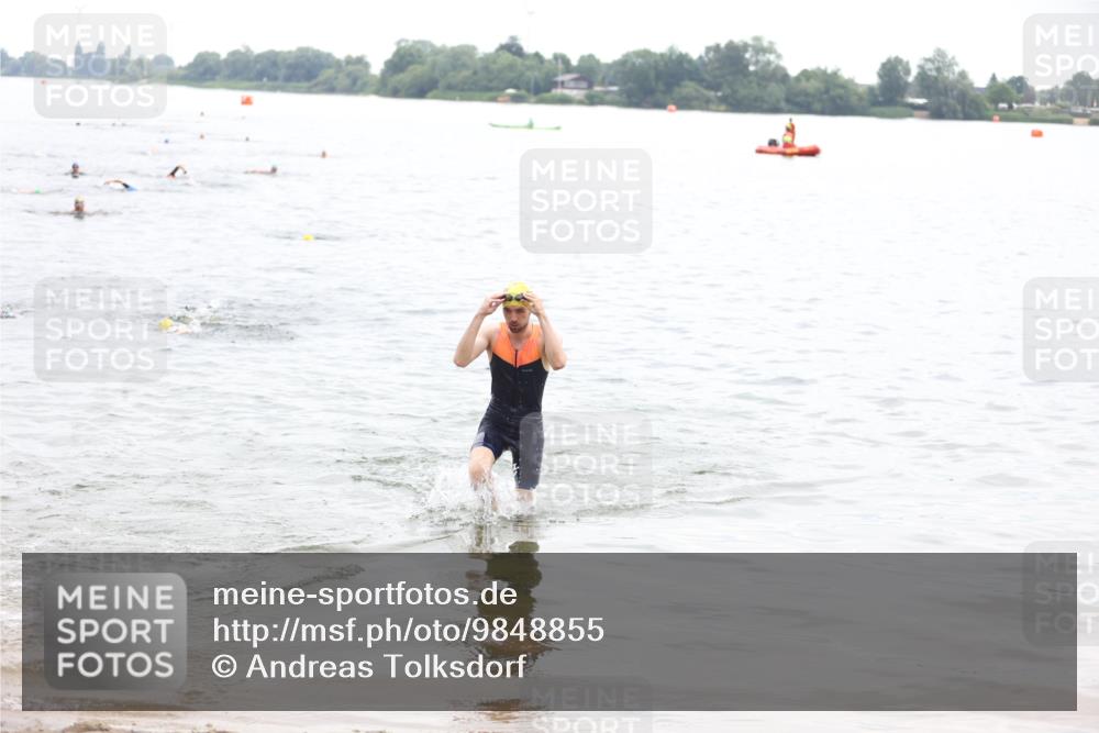 21.06.2026 - 29. Vierlanden-Triathlon Andreas Tolksdorf http://msf.ph/oto/9848855 21.06.2026 09:56:06 Schwimmen 308, 329, 381, 389 meine-sportfotos.de