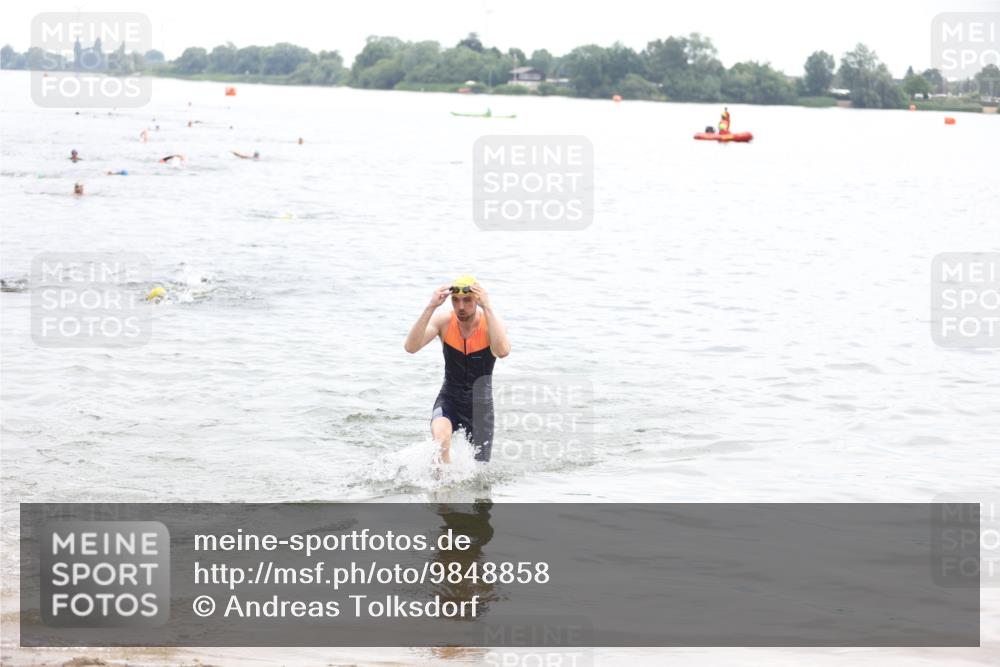 21.06.2026 - 29. Vierlanden-Triathlon Andreas Tolksdorf http://msf.ph/oto/9848858 21.06.2026 09:56:06 Schwimmen 308, 329, 381, 389 meine-sportfotos.de
