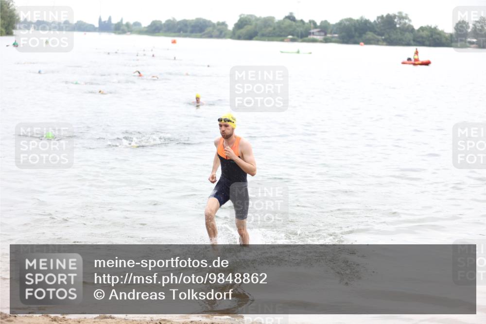 21.06.2026 - 29. Vierlanden-Triathlon Andreas Tolksdorf http://msf.ph/oto/9848862 21.06.2026 09:56:07 Schwimmen 308, 329, 381, 389 meine-sportfotos.de