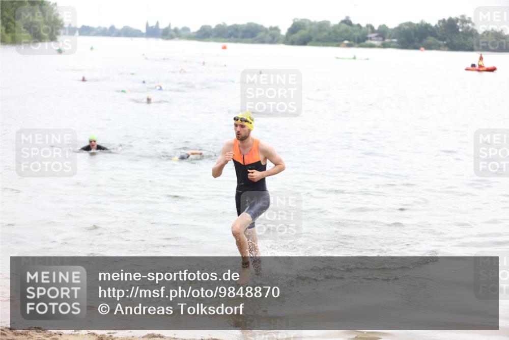 21.06.2026 - 29. Vierlanden-Triathlon Andreas Tolksdorf http://msf.ph/oto/9848870 21.06.2026 09:56:08 Schwimmen 308, 329, 381, 389 meine-sportfotos.de