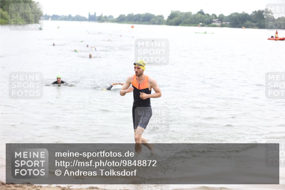 21.06.2026 - 29. Vierlanden-Triathlon Andreas Tolksdorf http://msf.ph/oto/9848872 21.06.2026 09:56:08 Schwimmen 308, 329, 381, 389 meine-sportfotos.de
