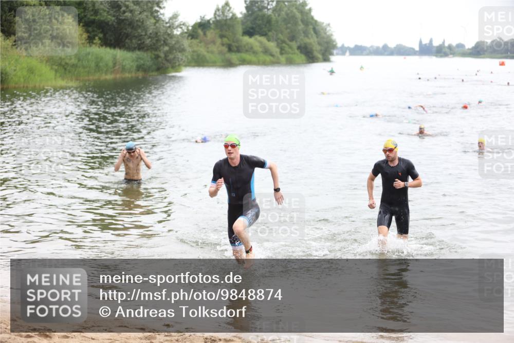 21.06.2026 - 29. Vierlanden-Triathlon Andreas Tolksdorf http://msf.ph/oto/9848874 21.06.2026 09:56:17 Schwimmen 308, 332 meine-sportfotos.de