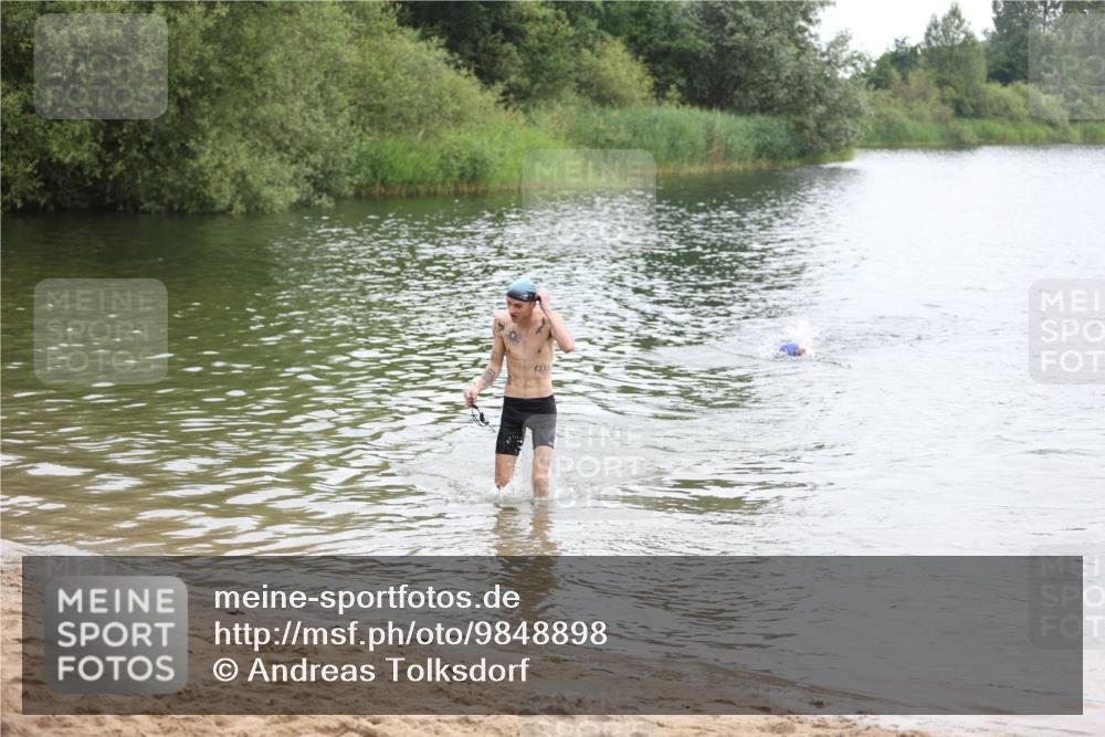 21.06.2026 - 29. Vierlanden-Triathlon Andreas Tolksdorf http://msf.ph/oto/9848898 21.06.2026 09:56:24 Schwimmen 306, 332, 354 meine-sportfotos.de