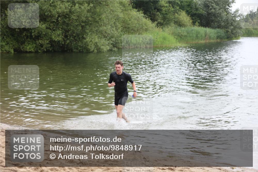 21.06.2026 - 29. Vierlanden-Triathlon Andreas Tolksdorf http://msf.ph/oto/9848917 21.06.2026 09:56:33 Schwimmen 306, 354, 361, 365 meine-sportfotos.de