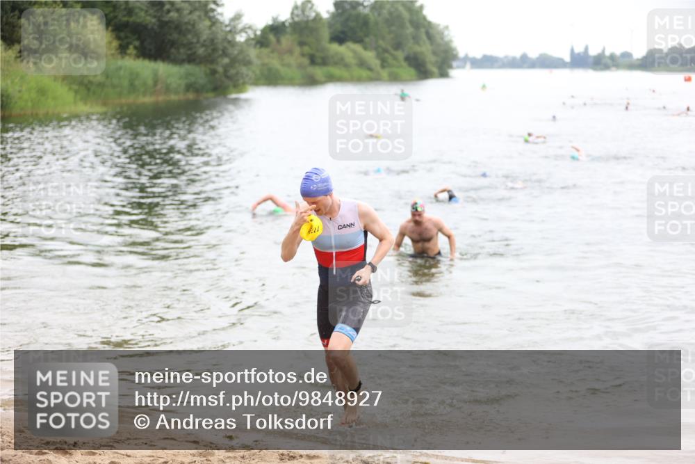 21.06.2026 - 29. Vierlanden-Triathlon Andreas Tolksdorf http://msf.ph/oto/9848927 21.06.2026 09:56:37 Schwimmen 306, 361, 365 meine-sportfotos.de