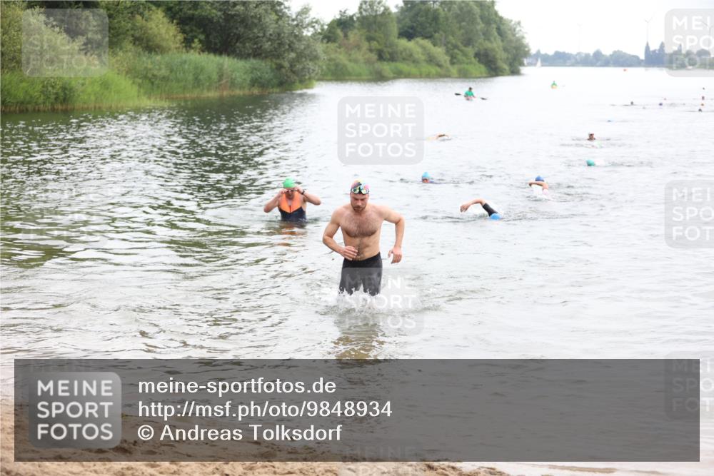 21.06.2026 - 29. Vierlanden-Triathlon Andreas Tolksdorf http://msf.ph/oto/9848934 21.06.2026 09:56:41 Schwimmen 317, 361, 365 meine-sportfotos.de