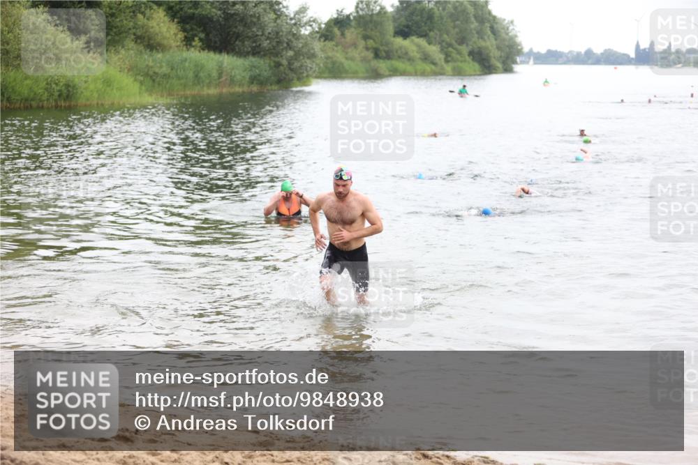 21.06.2026 - 29. Vierlanden-Triathlon Andreas Tolksdorf http://msf.ph/oto/9848938 21.06.2026 09:56:41 Schwimmen 317, 361, 365 meine-sportfotos.de