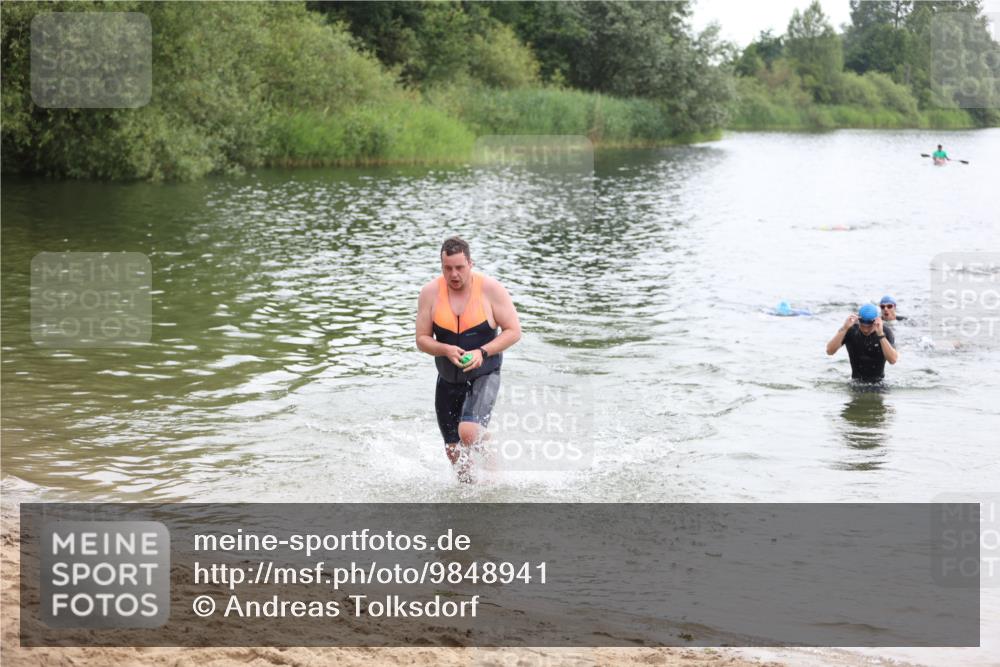 21.06.2026 - 29. Vierlanden-Triathlon Andreas Tolksdorf http://msf.ph/oto/9848941 21.06.2026 09:56:48 Schwimmen 307, 317, 352, 361 meine-sportfotos.de