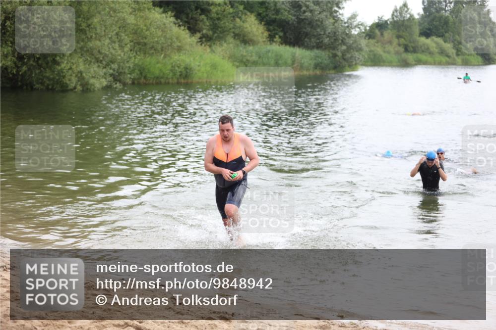 21.06.2026 - 29. Vierlanden-Triathlon Andreas Tolksdorf http://msf.ph/oto/9848942 21.06.2026 09:56:48 Schwimmen 307, 317, 352, 361 meine-sportfotos.de