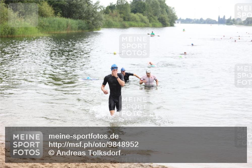 21.06.2026 - 29. Vierlanden-Triathlon Andreas Tolksdorf http://msf.ph/oto/9848952 21.06.2026 09:56:52 Schwimmen 307, 312, 317, 352, 363 meine-sportfotos.de