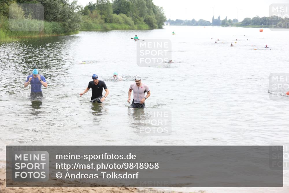 21.06.2026 - 29. Vierlanden-Triathlon Andreas Tolksdorf http://msf.ph/oto/9848958 21.06.2026 09:56:55 Schwimmen 307, 312, 352, 363 meine-sportfotos.de