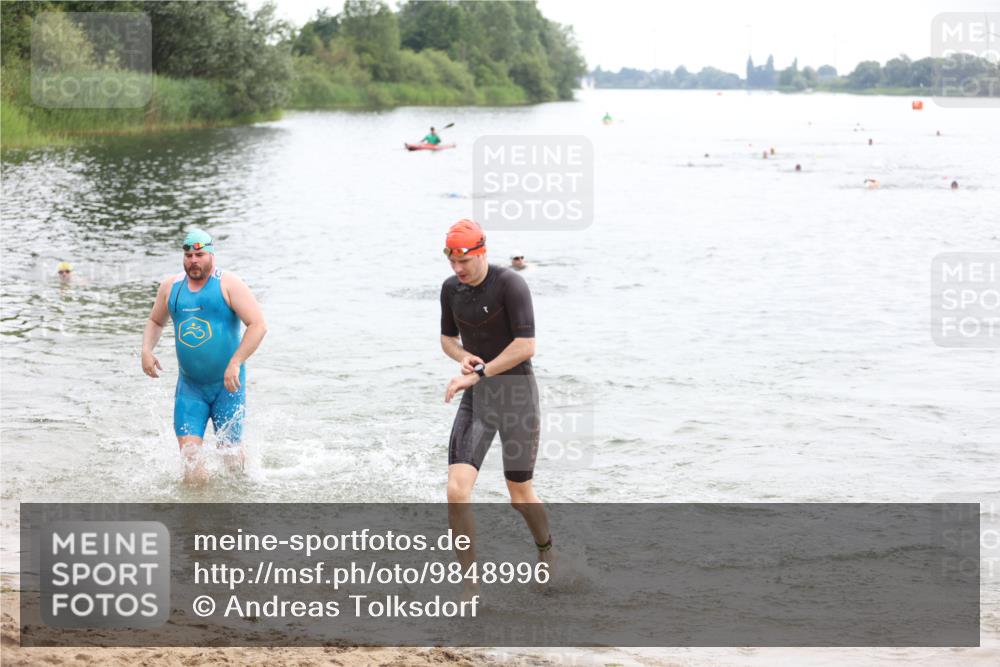 21.06.2026 - 29. Vierlanden-Triathlon Andreas Tolksdorf http://msf.ph/oto/9848996 21.06.2026 09:57:08 Schwimmen 326, 344, 363 meine-sportfotos.de