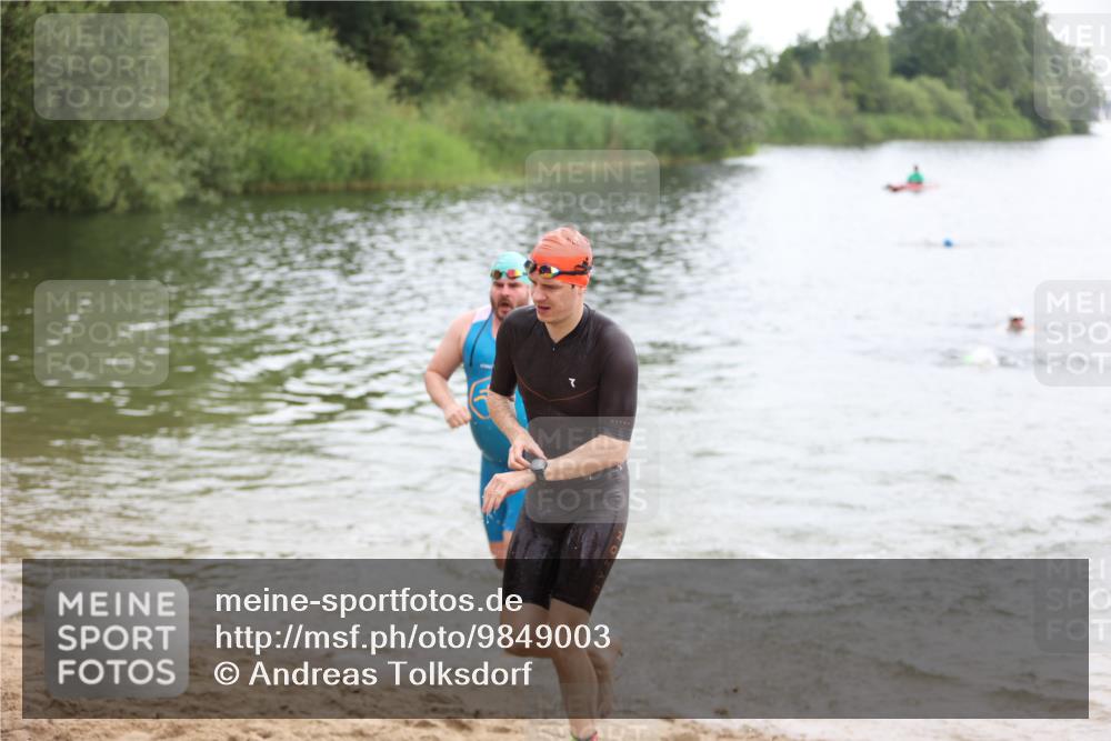 21.06.2026 - 29. Vierlanden-Triathlon Andreas Tolksdorf http://msf.ph/oto/9849003 21.06.2026 09:57:10 Schwimmen 326, 344 meine-sportfotos.de