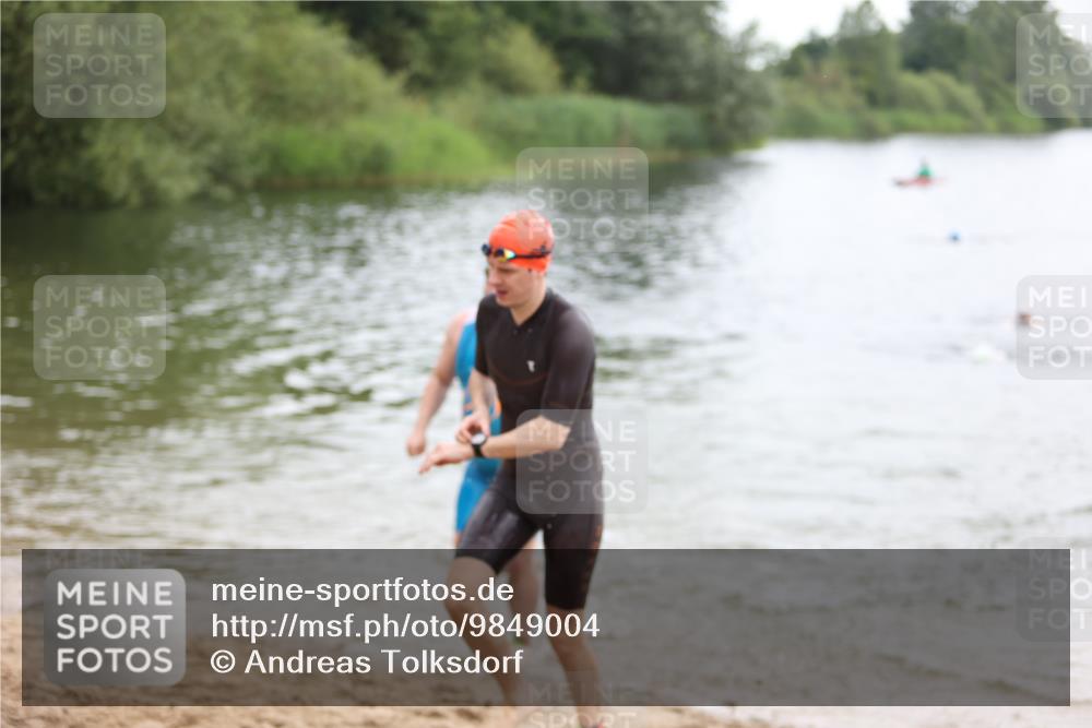 21.06.2026 - 29. Vierlanden-Triathlon Andreas Tolksdorf http://msf.ph/oto/9849004 21.06.2026 09:57:10 Schwimmen 326, 344 meine-sportfotos.de