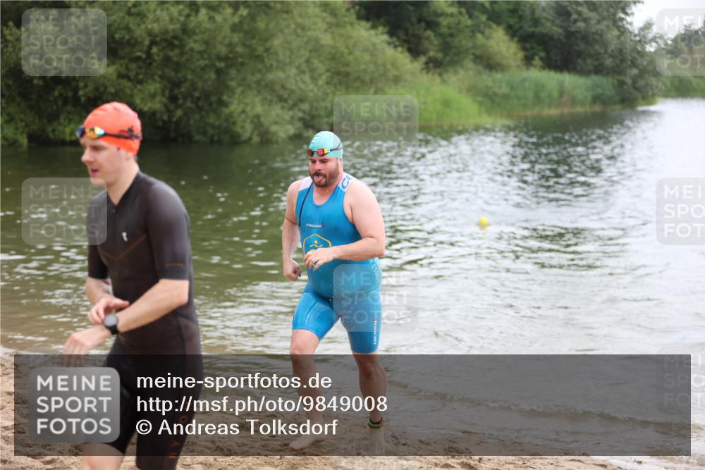 21.06.2026 - 29. Vierlanden-Triathlon Andreas Tolksdorf http://msf.ph/oto/9849008 21.06.2026 09:57:11 Schwimmen 326, 344 meine-sportfotos.de