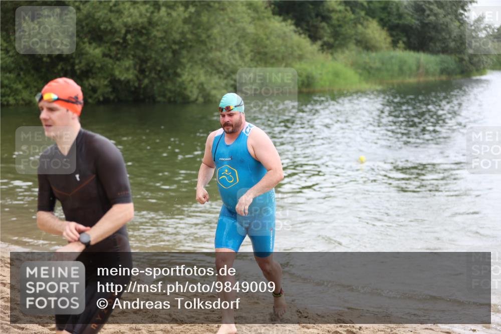 21.06.2026 - 29. Vierlanden-Triathlon Andreas Tolksdorf http://msf.ph/oto/9849009 21.06.2026 09:57:11 Schwimmen 326, 344 meine-sportfotos.de