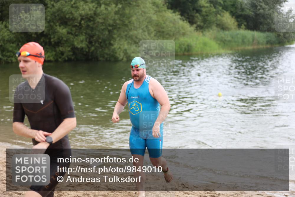 21.06.2026 - 29. Vierlanden-Triathlon Andreas Tolksdorf http://msf.ph/oto/9849010 21.06.2026 09:57:11 Schwimmen 326, 344 meine-sportfotos.de