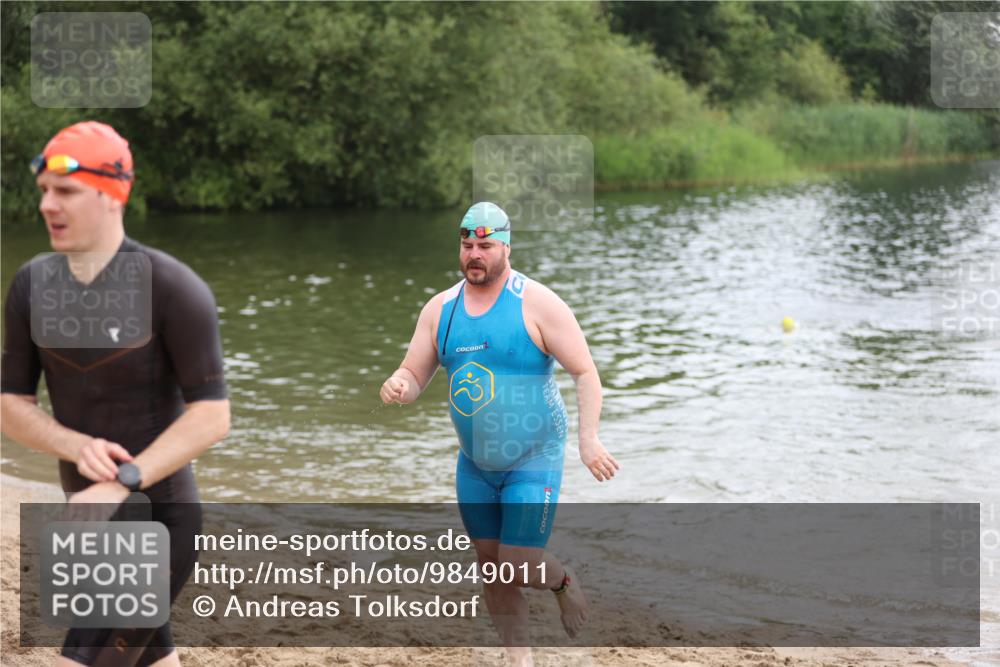 21.06.2026 - 29. Vierlanden-Triathlon Andreas Tolksdorf http://msf.ph/oto/9849011 21.06.2026 09:57:11 Schwimmen 326, 344 meine-sportfotos.de